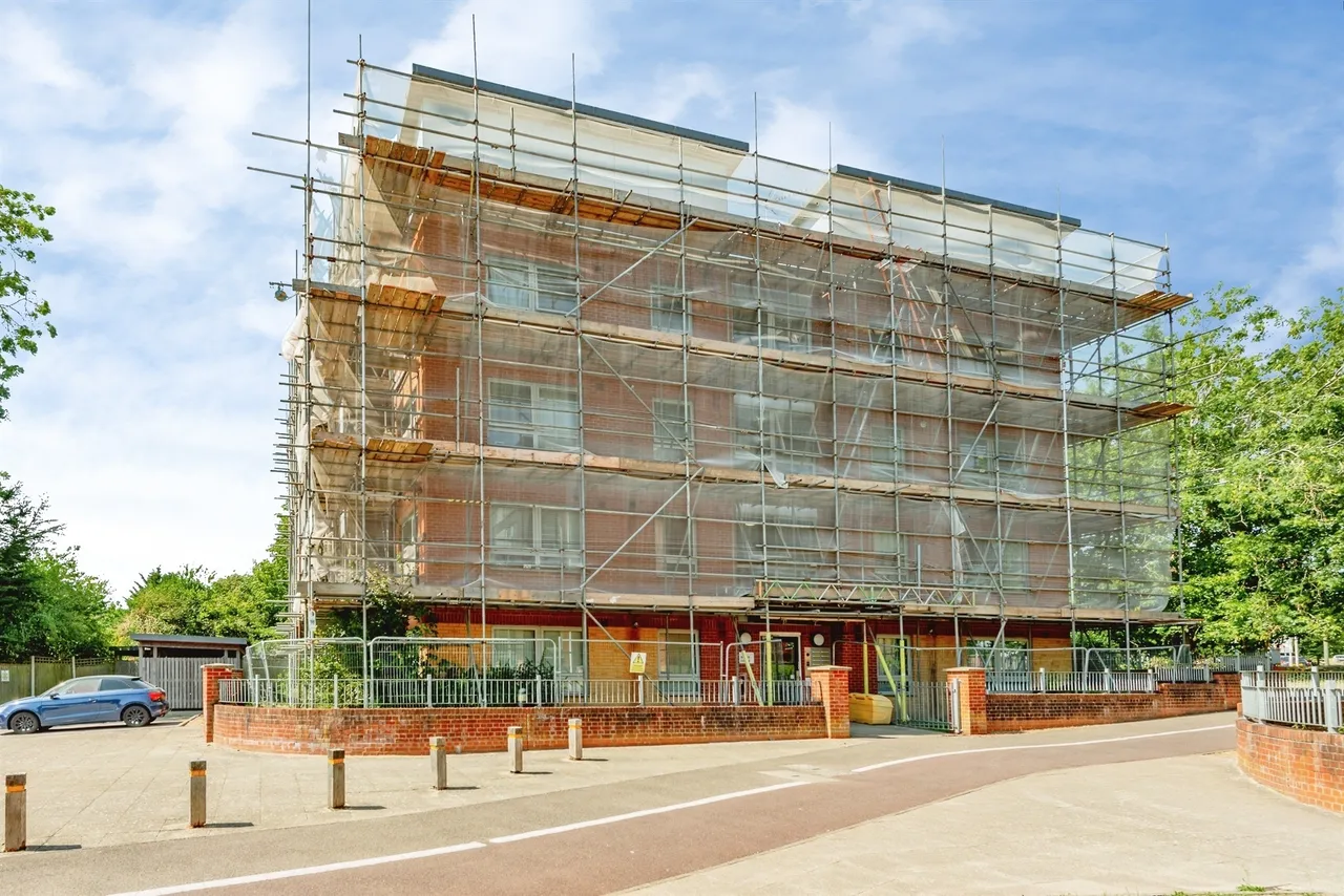 Five Acres, Crawley, RH10, photo 8