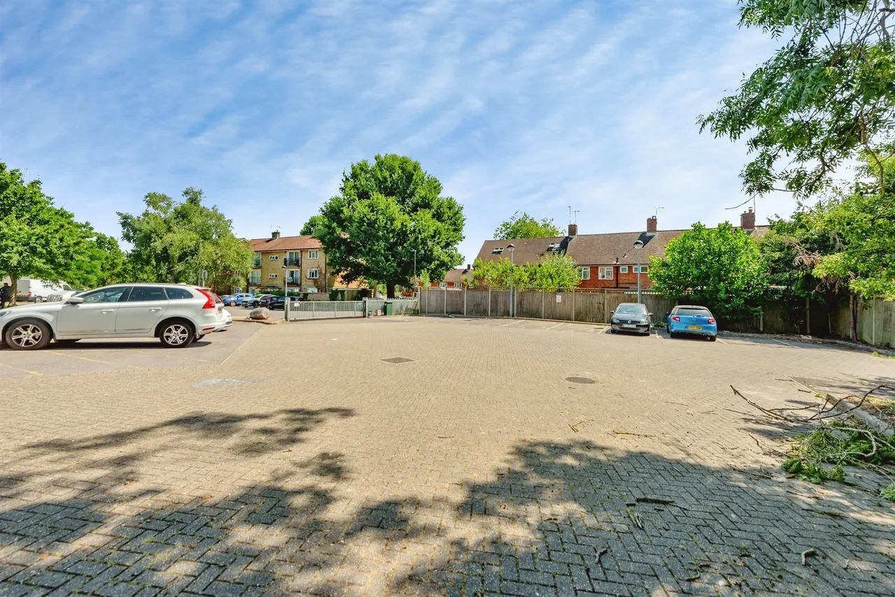 Five Acres, Crawley, RH10, photo 7