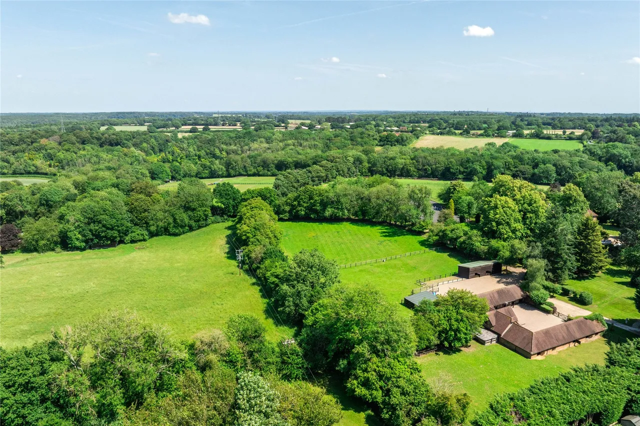 Sheepcote Dell Road, Holmer Green, HP15, photo 4