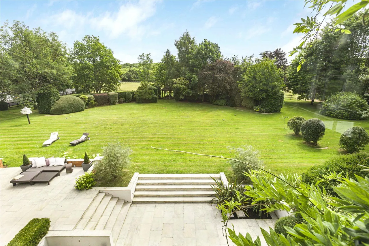 Sheepcote Dell Road, Holmer Green, HP15, photo 17