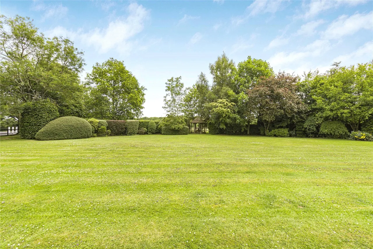 Sheepcote Dell Road, Holmer Green, HP15, photo 23