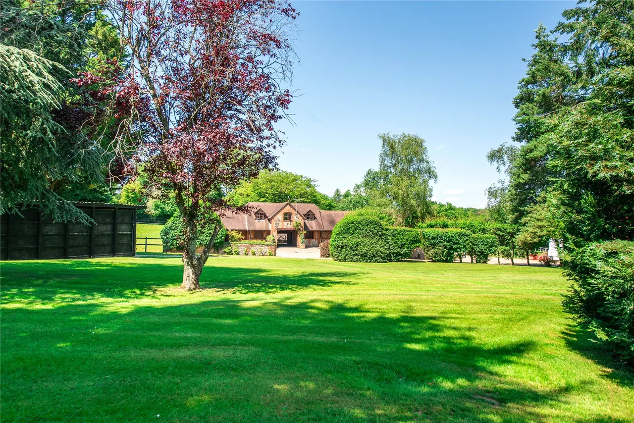 Sheepcote Dell Road, Holmer Green, HP15, photo 19