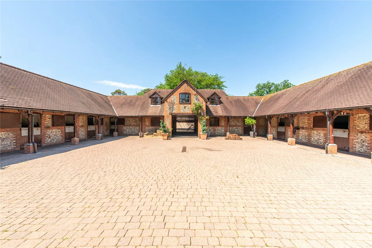 Sheepcote Dell Road, Holmer Green, HP15, photo 5
