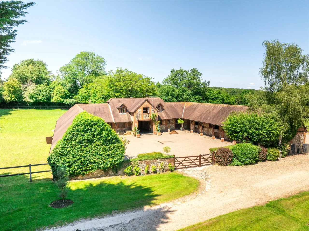Sheepcote Dell Road, Holmer Green, HP15, photo 2