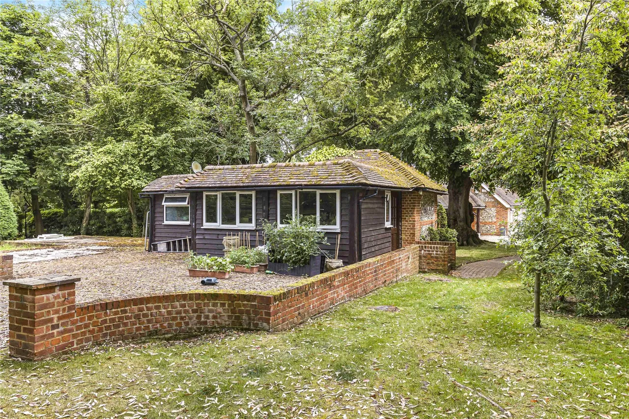 Sheepcote Dell Road, Holmer Green, HP15, photo 24