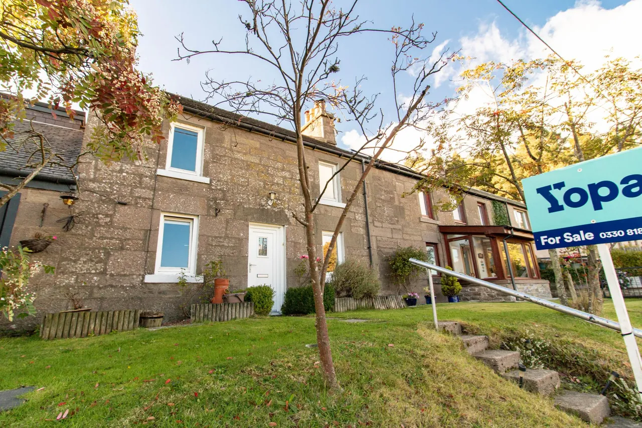 3 bed house for sale, Charleston Village, Forfar, DD8