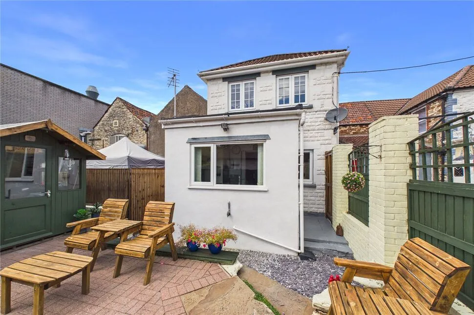 2 bed flat for sale — High Street, Midsomer Norton, Somerset, BA3