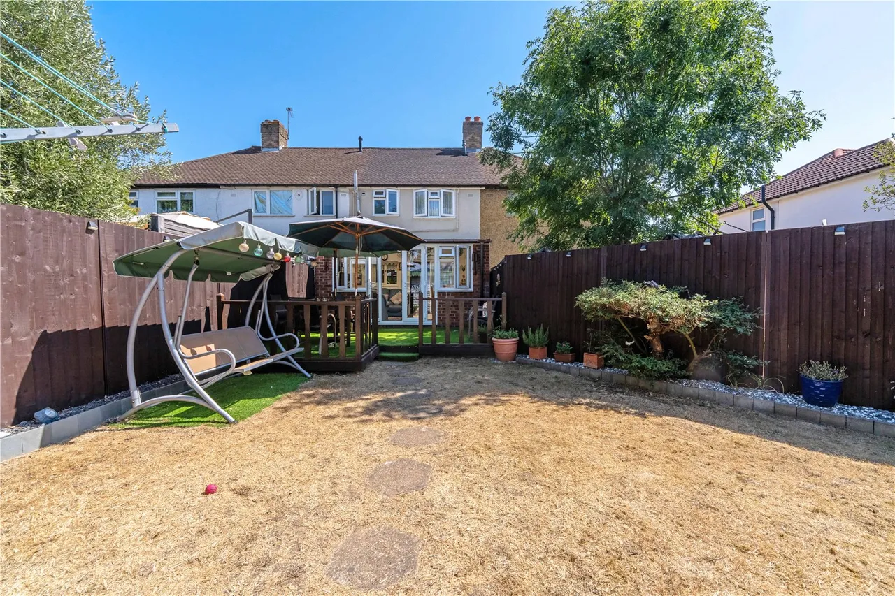 St Johns Road, Hanworth, TW13 6NW, photo 10