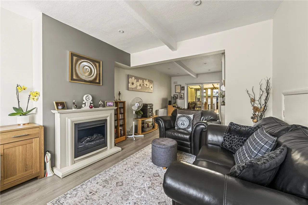 St Johns Road, Hanworth, TW13 6NW, photo 3