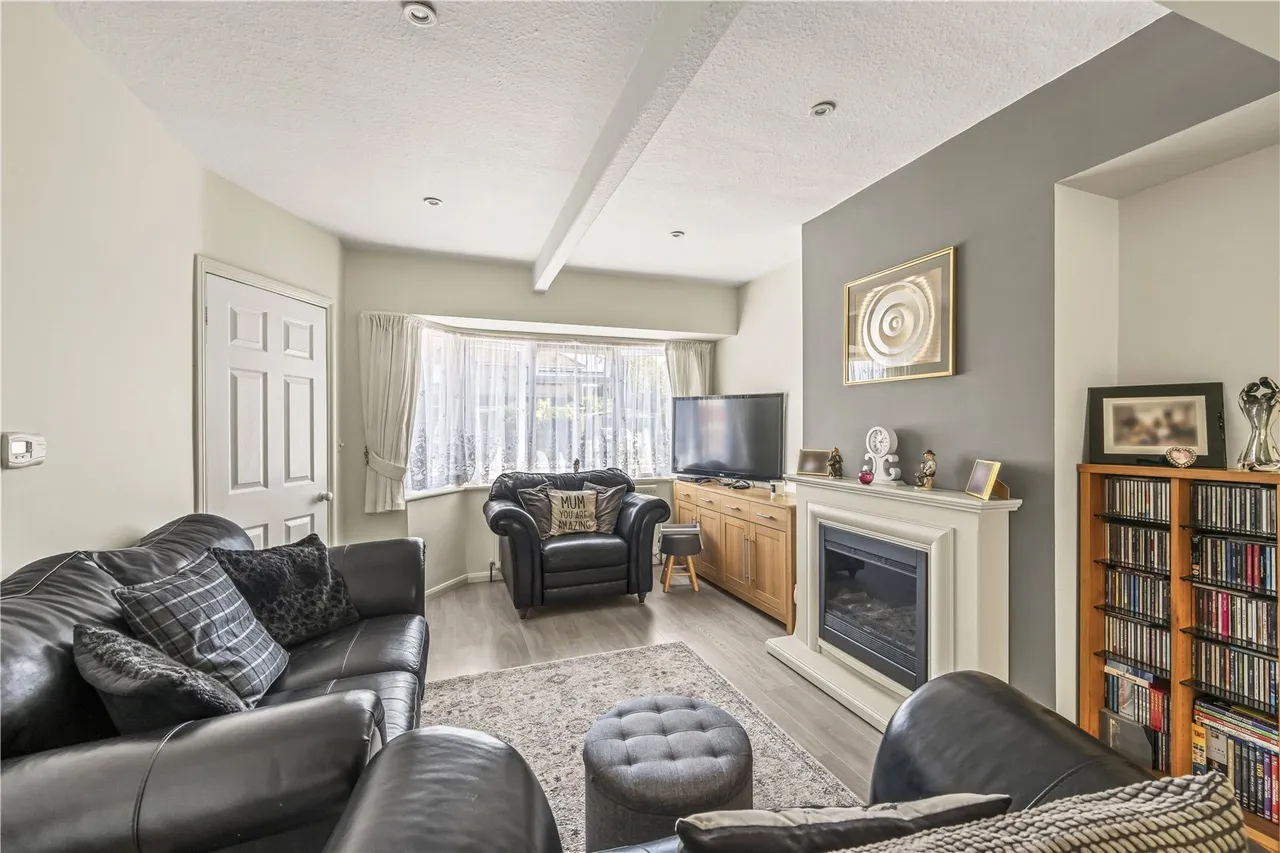 St Johns Road, Hanworth, TW13 6NW, photo 4