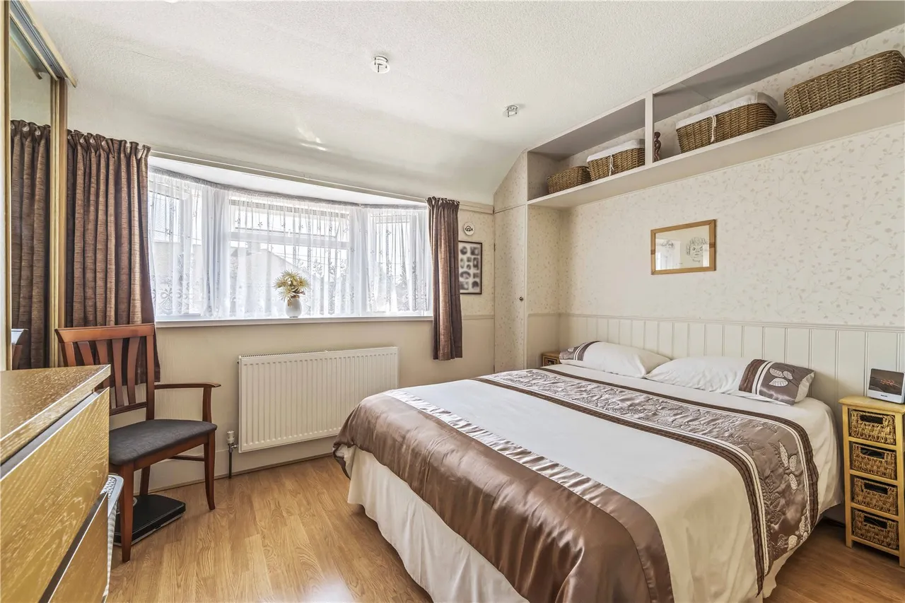 St Johns Road, Hanworth, TW13 6NW, photo 9