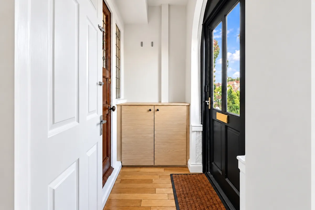 Great West Road, Hounslow, TW5, photo 10