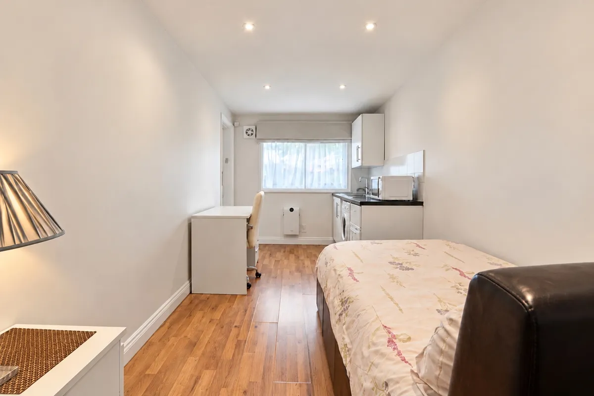 Great West Road, Hounslow, TW5, photo 5