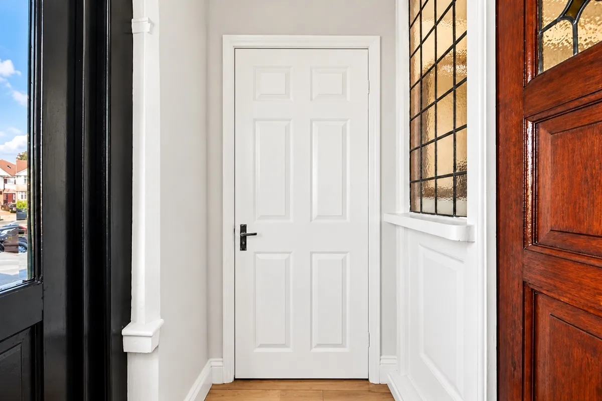 Great West Road, Hounslow, TW5, photo 11
