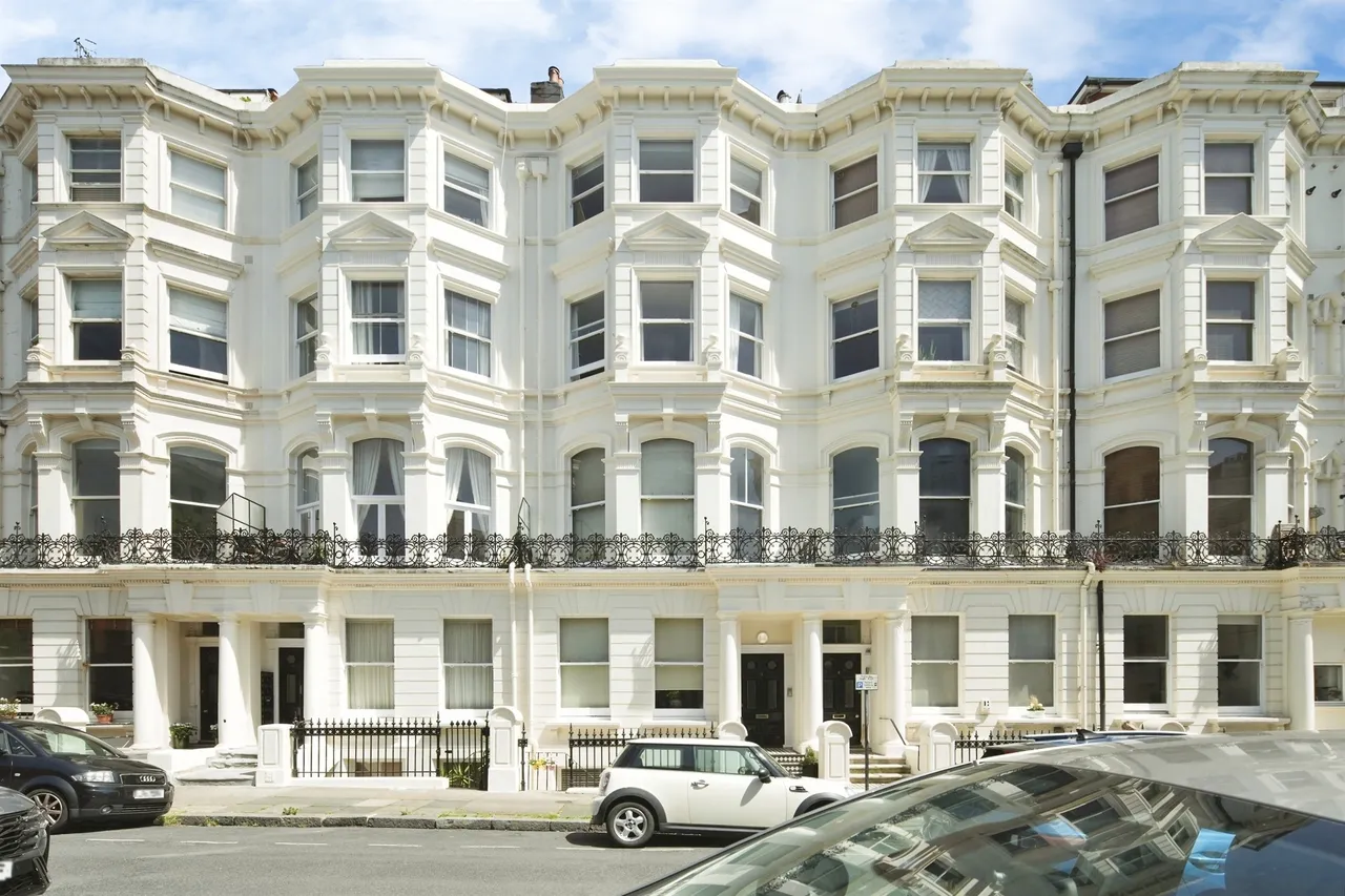 2 bed flat for sale — Palmeira Avenue, Hove