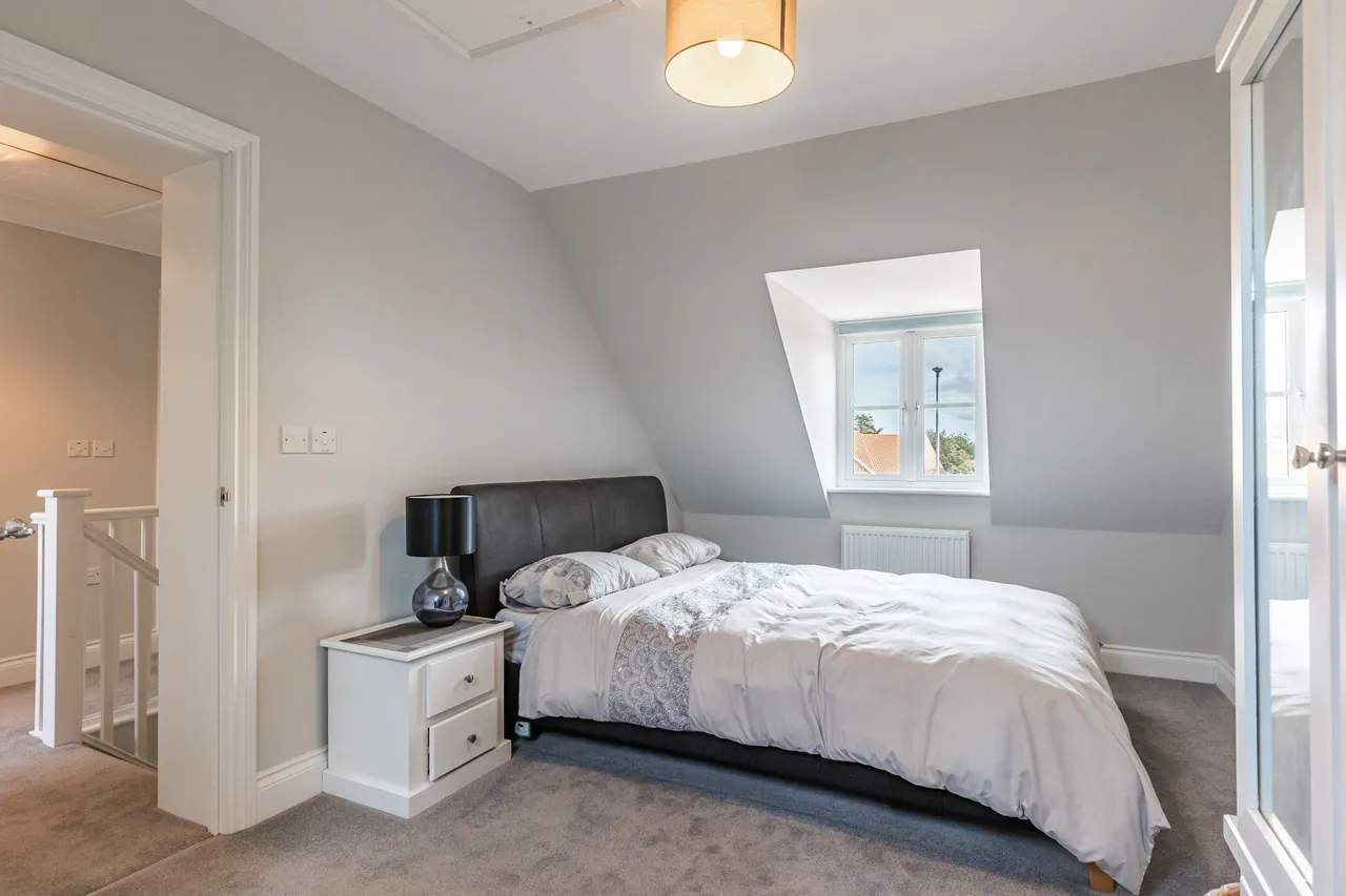 Modern Family Three Bedroom Home in H, photo 12