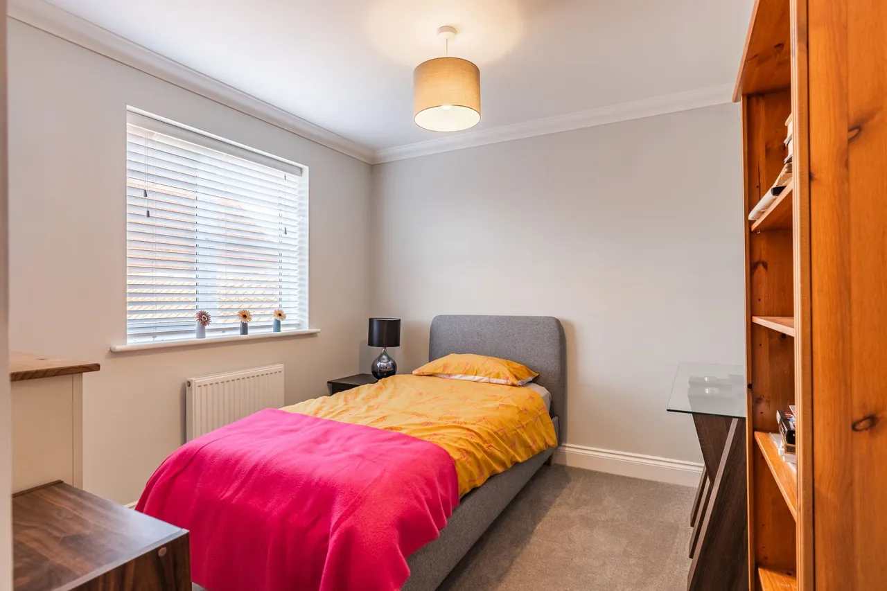 Modern Family Three Bedroom Home in H, photo 13