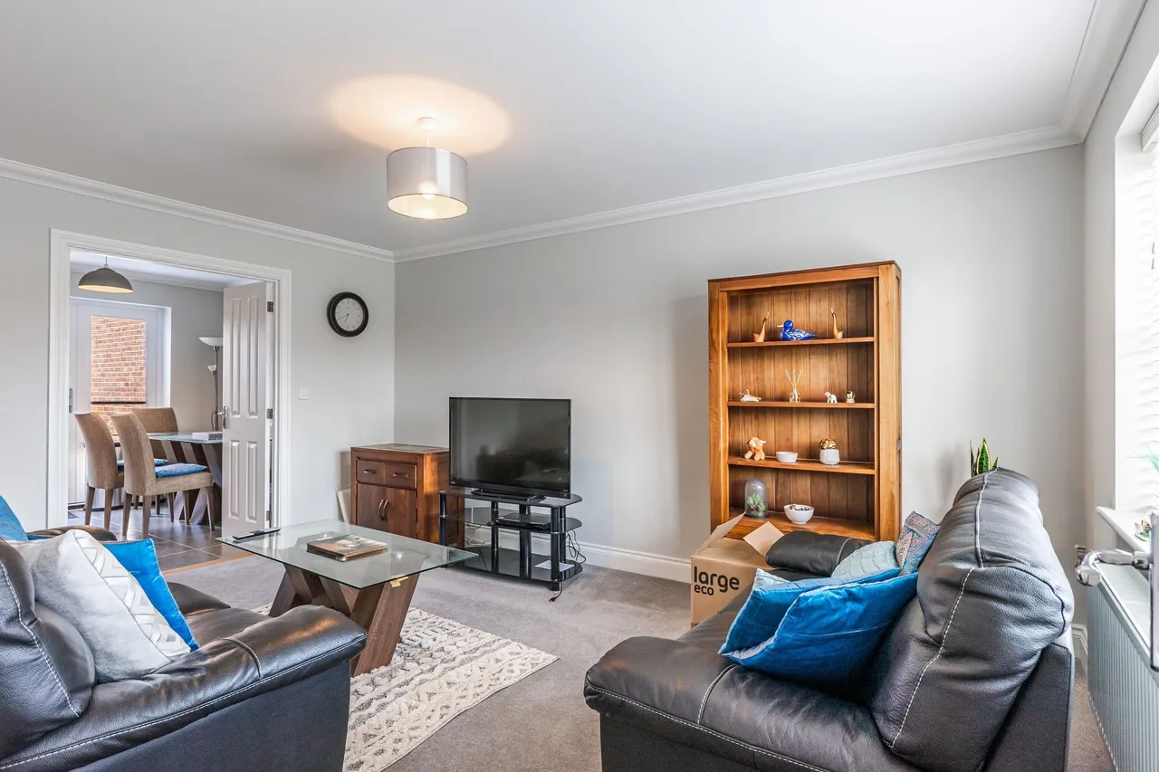 Modern Family Three Bedroom Home in H, photo 2