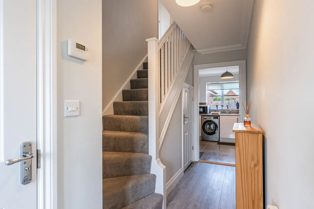 Modern Family Three Bedroom Home in H, photo 9