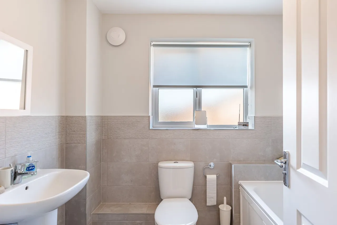 Modern Family Three Bedroom Home in H, photo 14