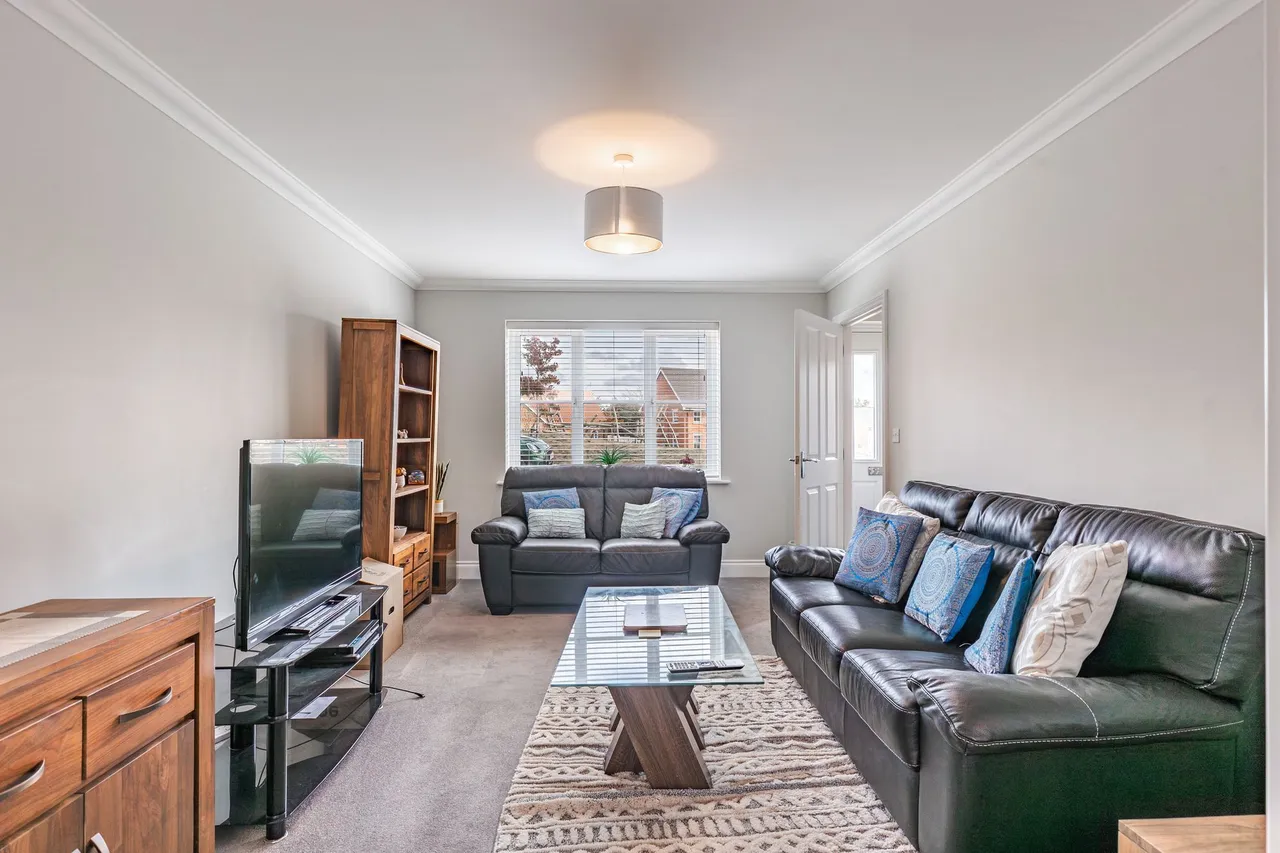 Modern Family Three Bedroom Home in H, photo 6