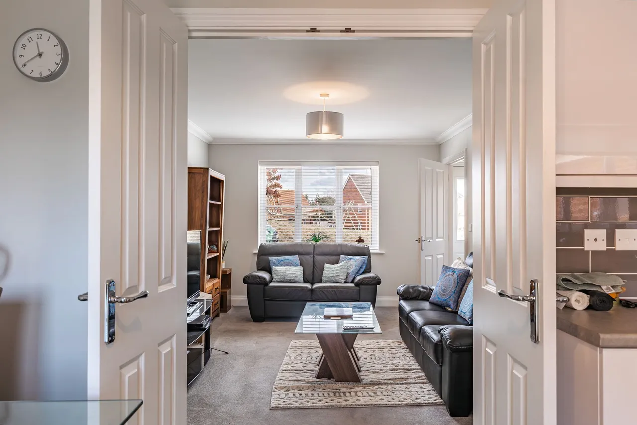 Modern Family Three Bedroom Home in H, photo 8