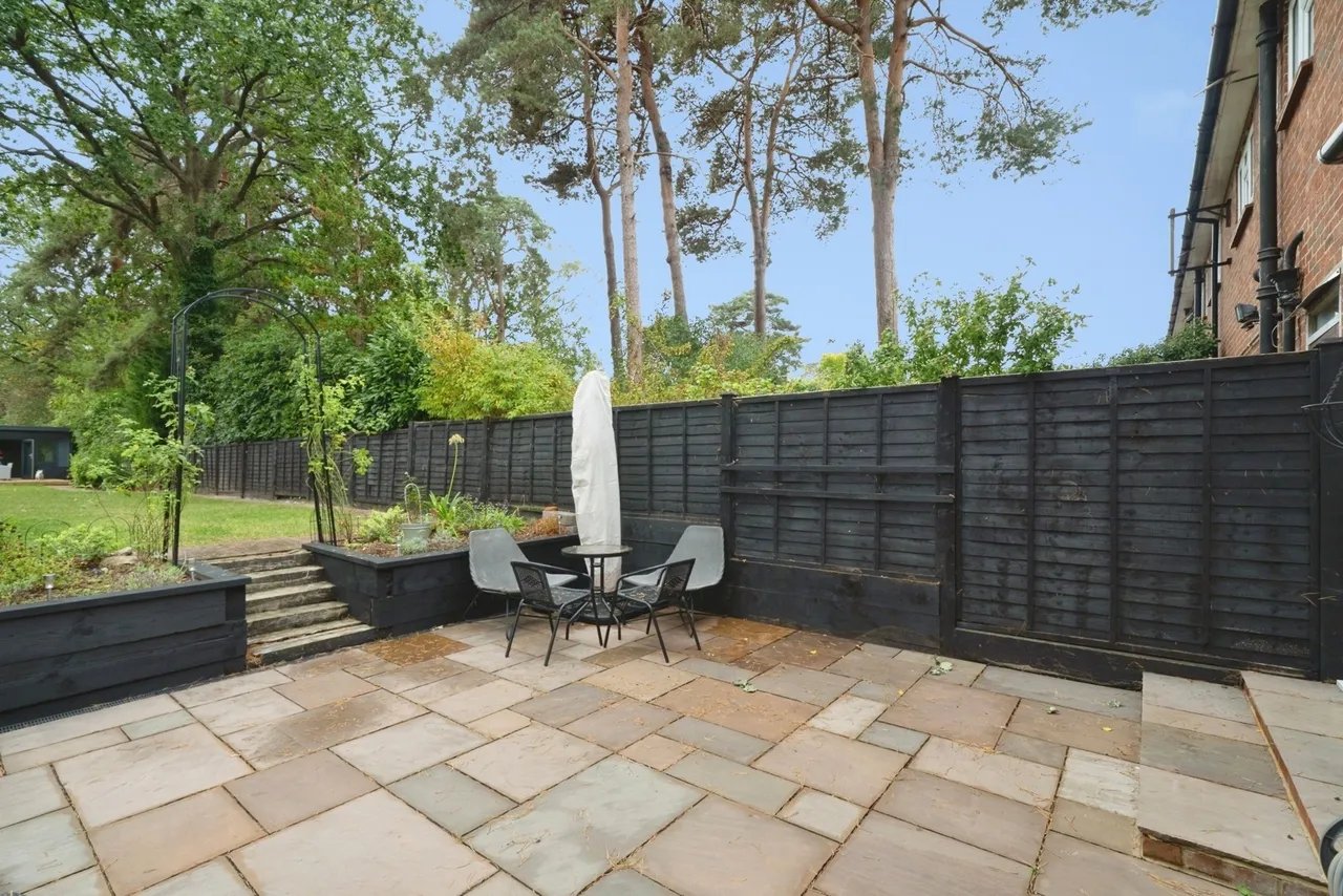 Albert Drive, Woking, GU21, photo 8