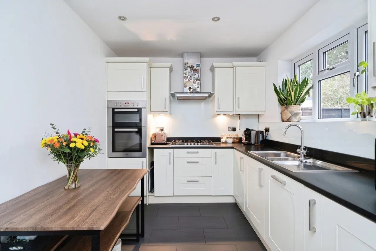 Albert Drive, Woking, GU21, photo 5