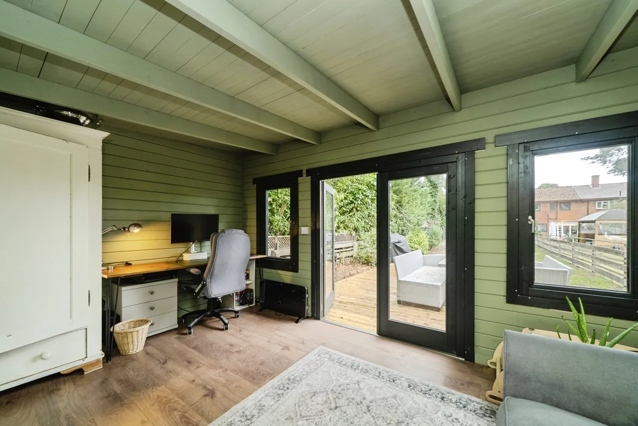 Albert Drive, Woking, GU21, photo 17