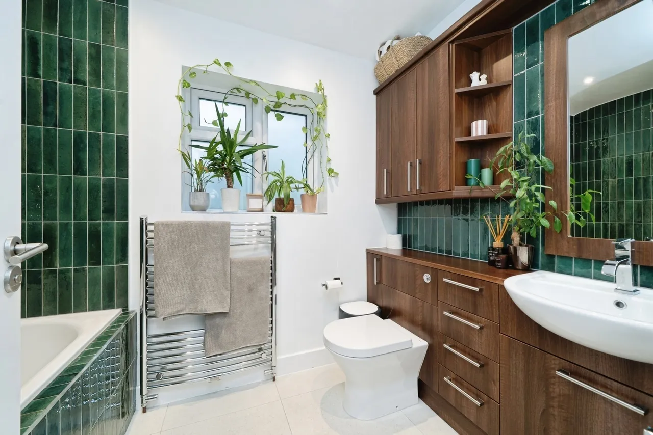 Albert Drive, Woking, GU21, photo 6