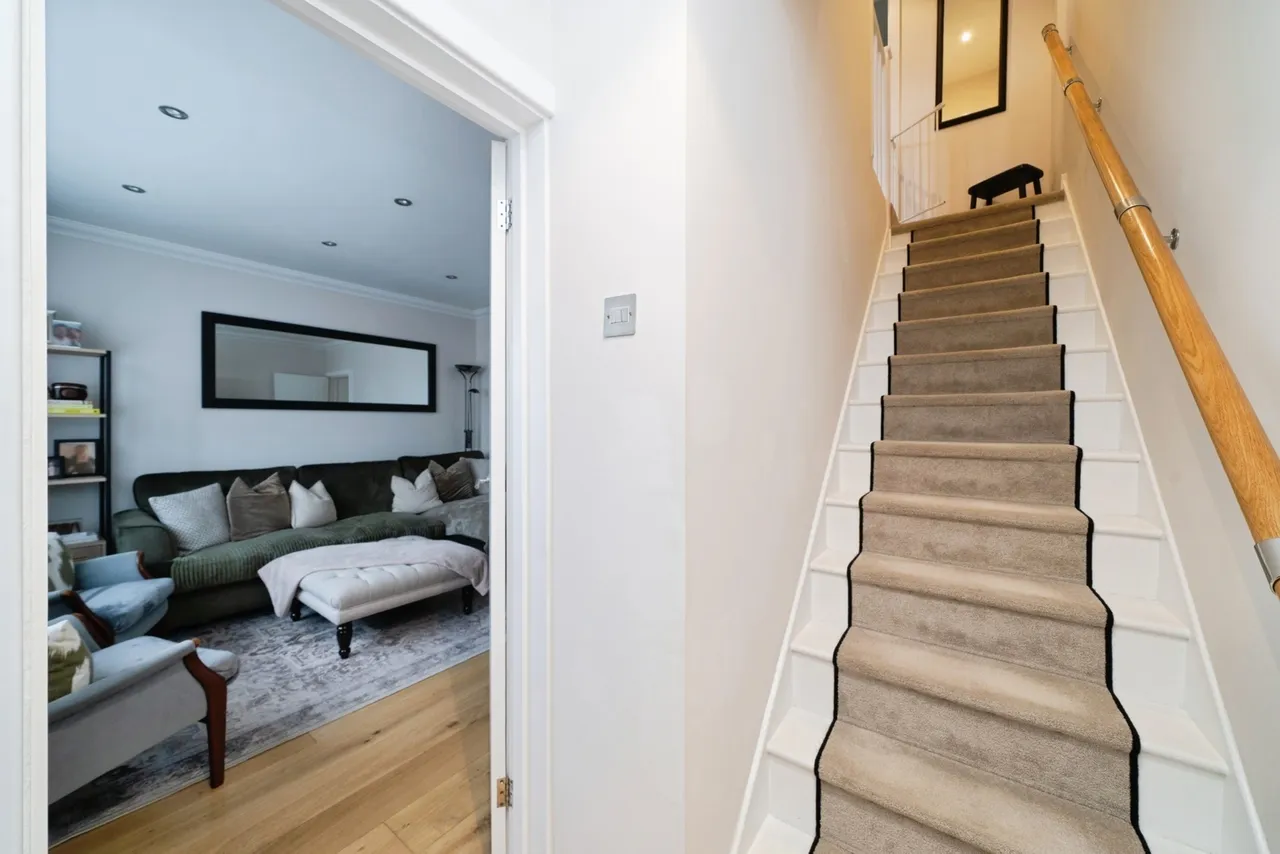Albert Drive, Woking, GU21, photo 11