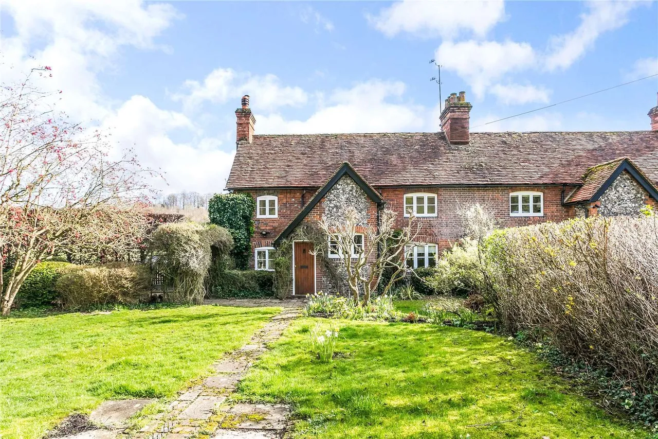 2 bed house to rent — Hambleden, Henley-on-Thames, Oxfordshire, RG9 6RT