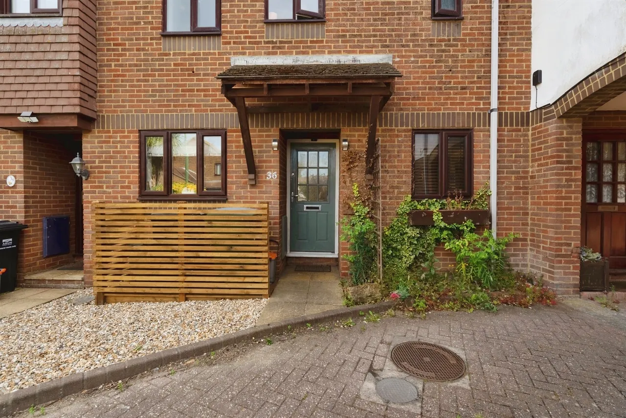 2 bed house for sale — Warren Way, Barnham, Bognor Regis