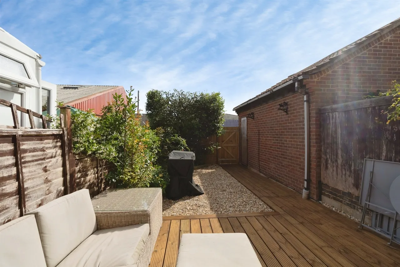 Warren Way, Barnham, Bognor Regis, photo 9