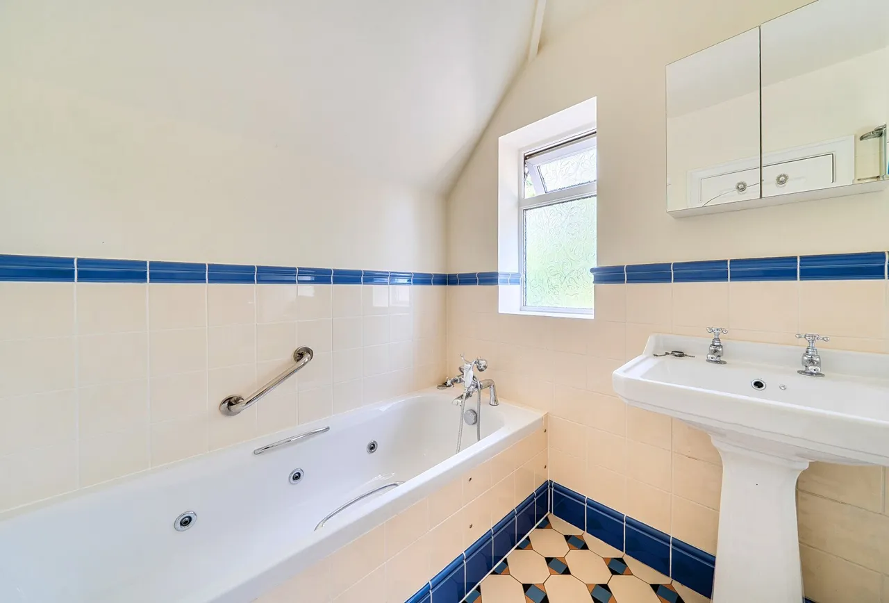 Nutfield Road, Surrey, Merstham, RH1 3HG, photo 14