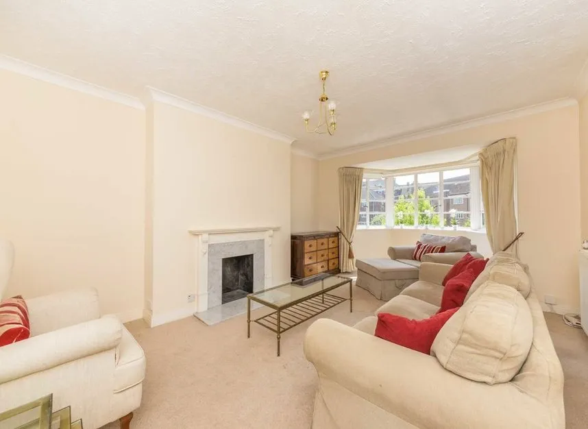 Courtlands, Richmond, TW10, photo 2