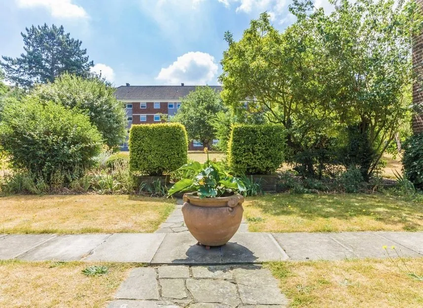 Courtlands, Richmond, TW10, photo 8