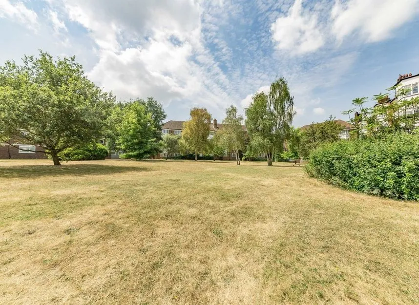 Courtlands, Richmond, TW10, photo 9