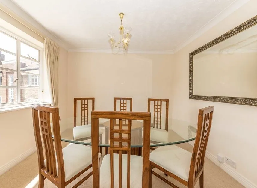 Courtlands, Richmond, TW10, photo 4