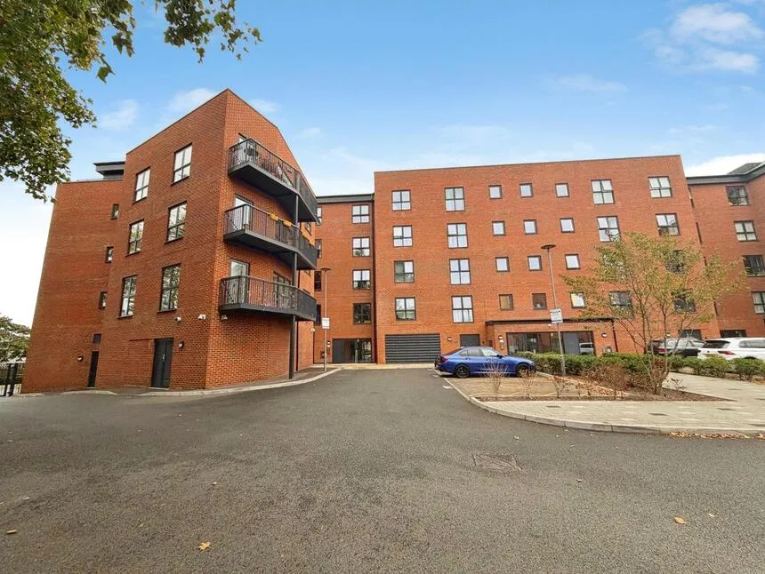 2 bed flat for sale, Pitcher Lane, Ashford, TW15