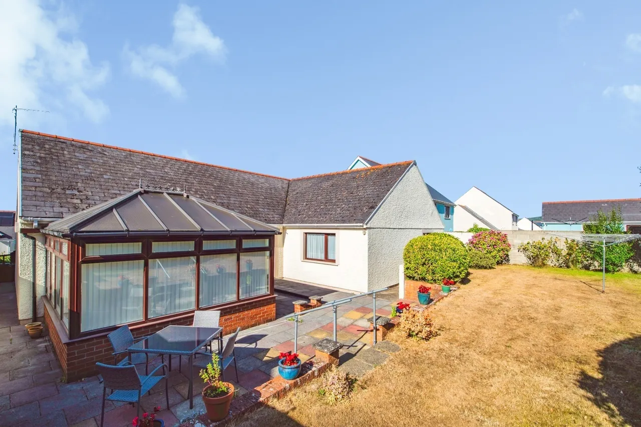 3 bed house for sale, Heol Caradog, Fishguard, SA65