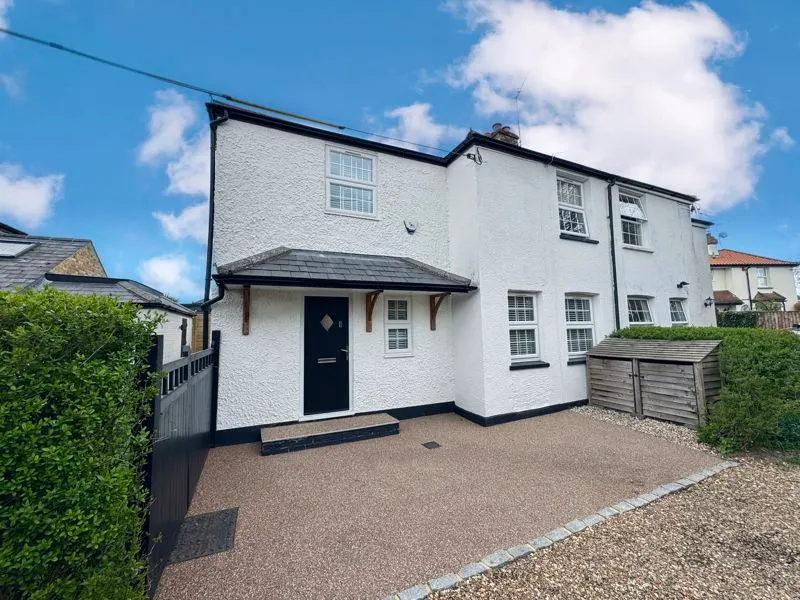 3 bed property for sale — Sedgmoor Lane, Flackwell Heath HP10 9AS