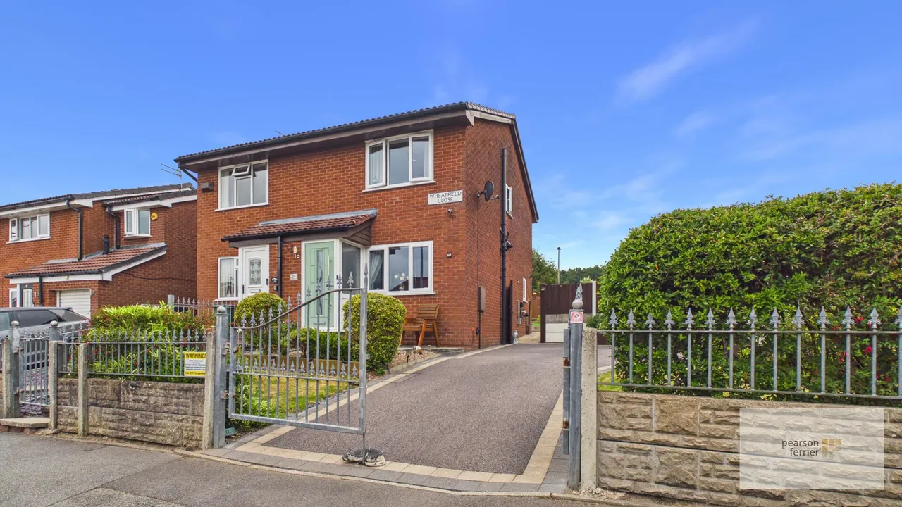 2 bed house for sale — Wheatfield Close, Bury, BL9 6XD