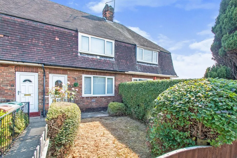2 bed house to rent — Clough Street, Morley, West Yorkshire, LS27