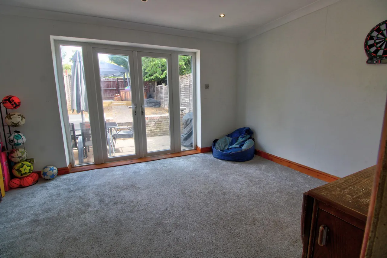 Flecker Close, Thatcham, RG18, photo 3