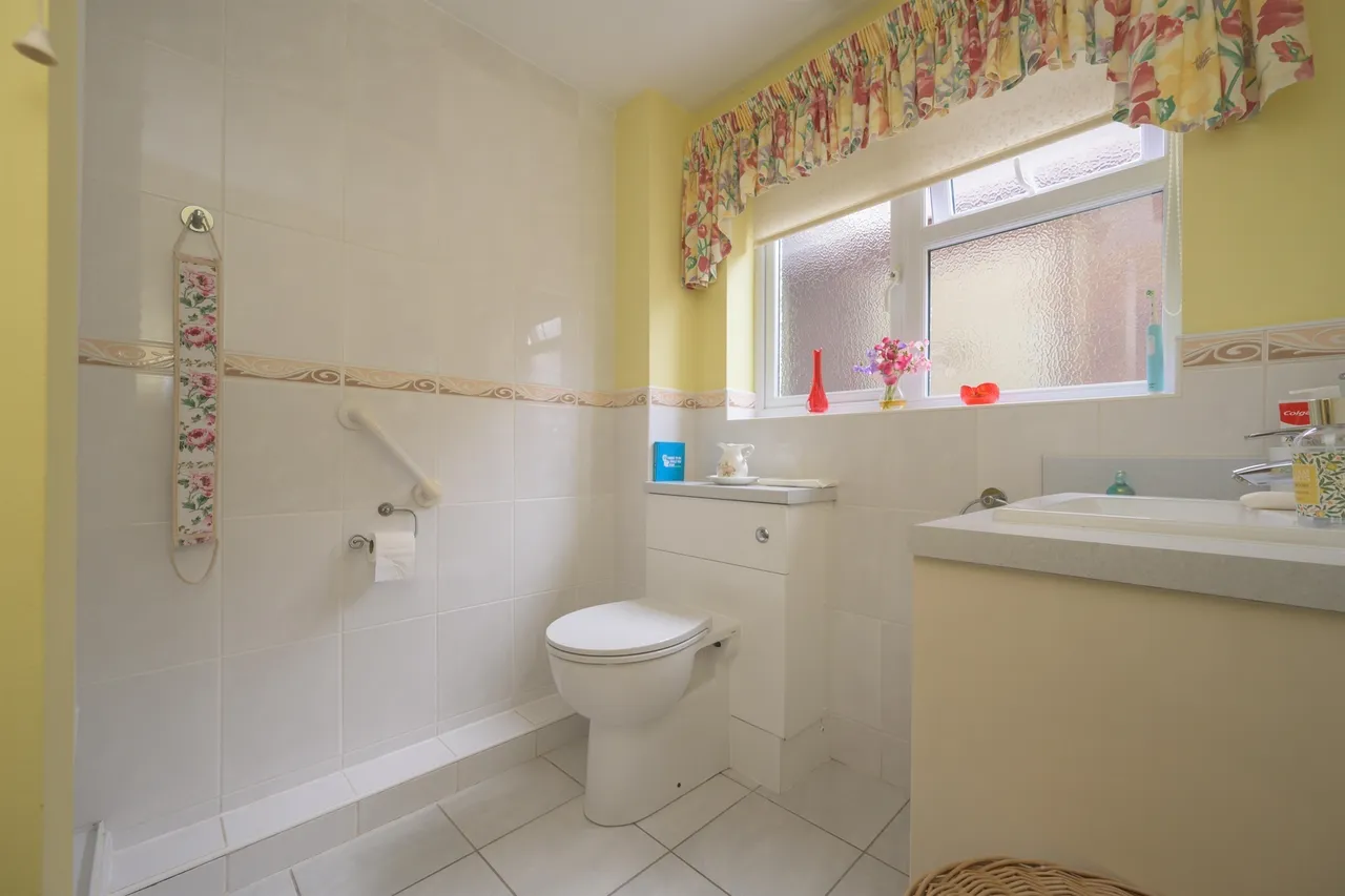Baysdale Wigston, LE18, photo 8