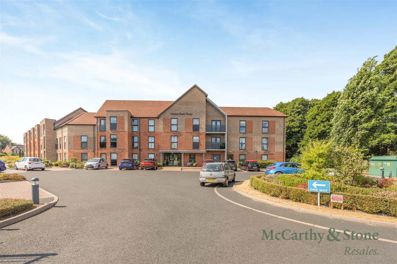 2 bed flat for sale, Kingsway, Stafford, ST16
