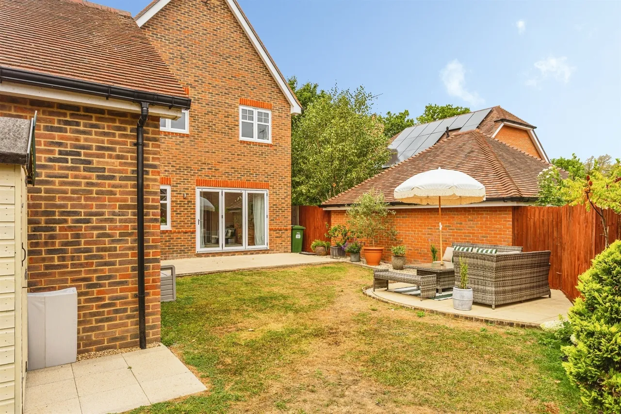 Mill Rose Way, Burgess Hill, RH15, photo 24