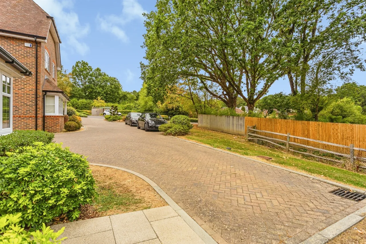 Mill Rose Way, Burgess Hill, RH15, photo 6