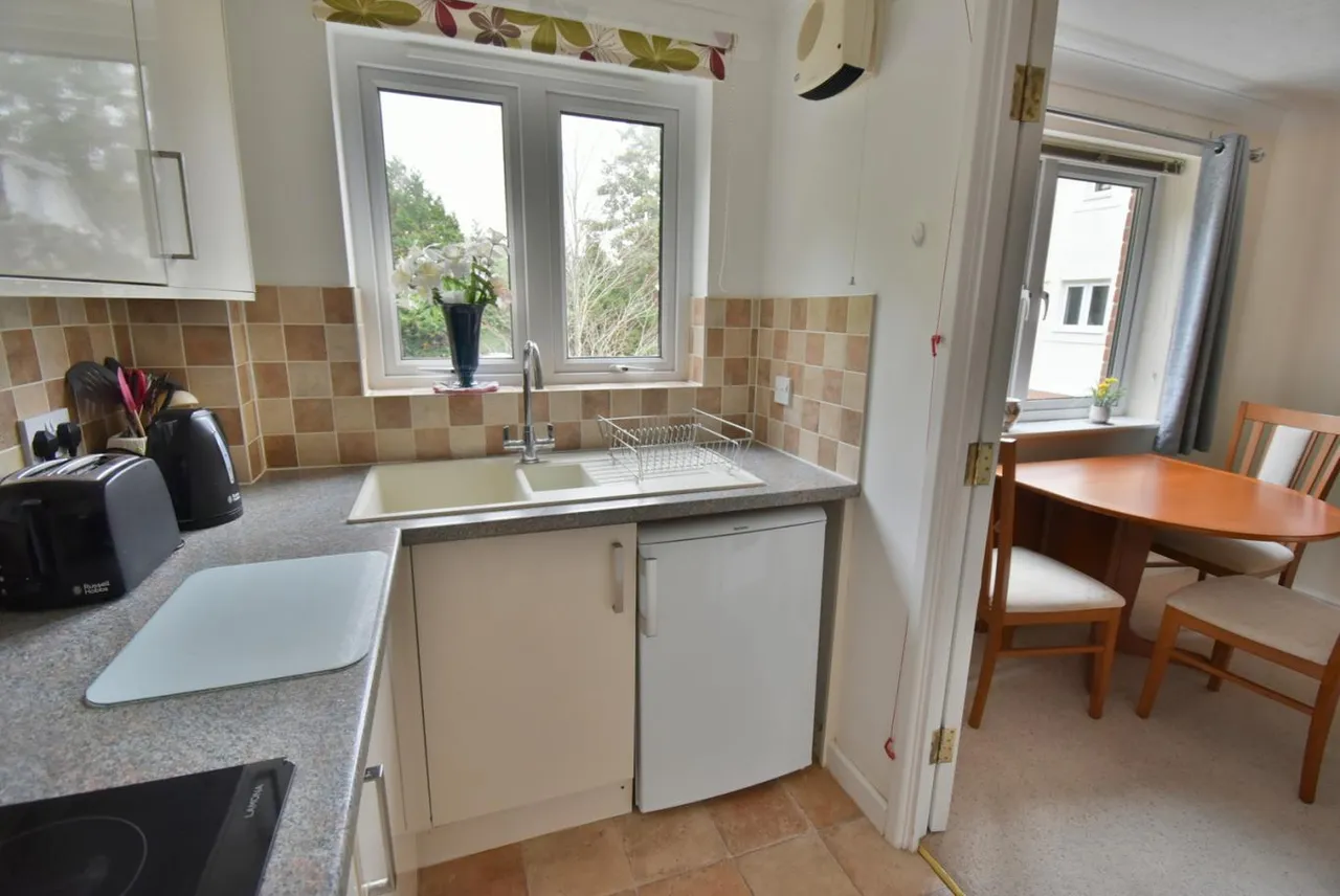 St Georges Court, BH22, photo 6